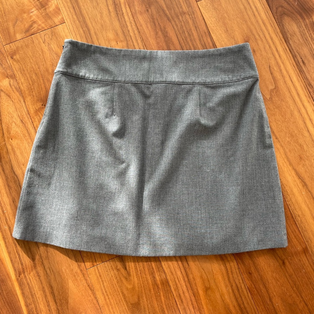 Mini grey pleated skirt - Picture 2 of 5